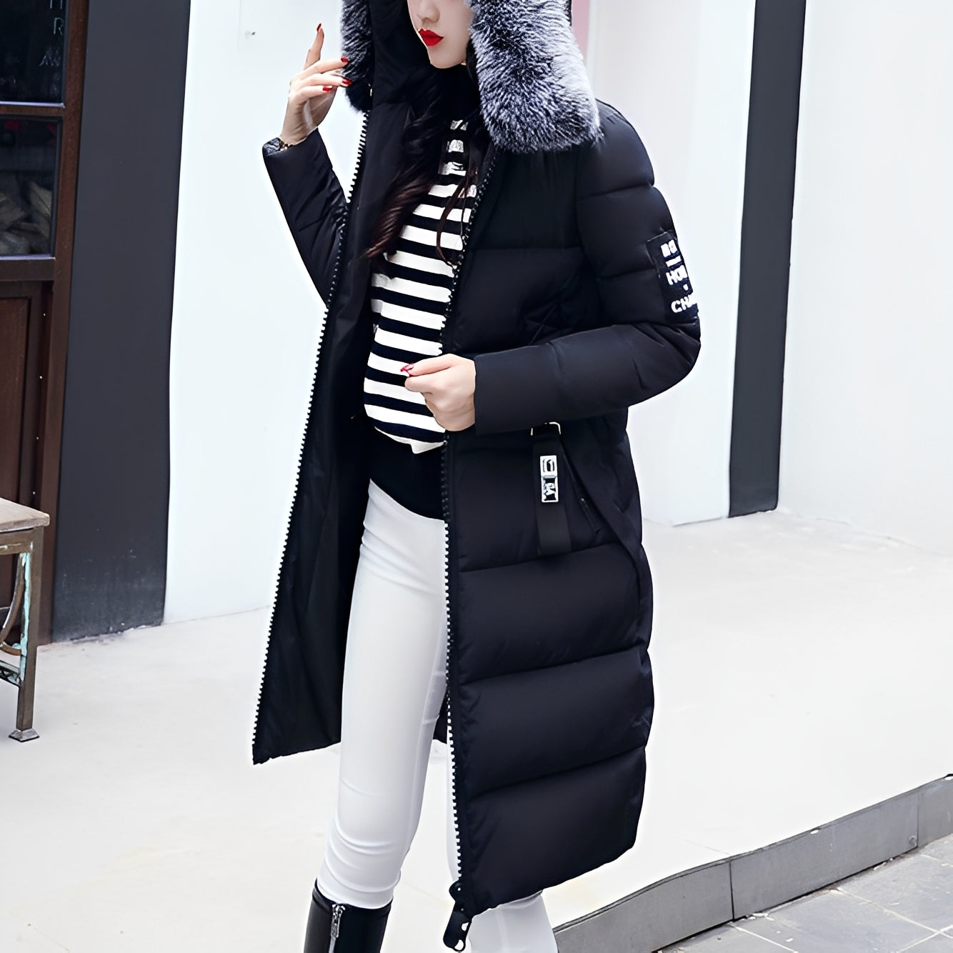 Rowina - Manta stilată, căptușită cu guler de blană pentru femei