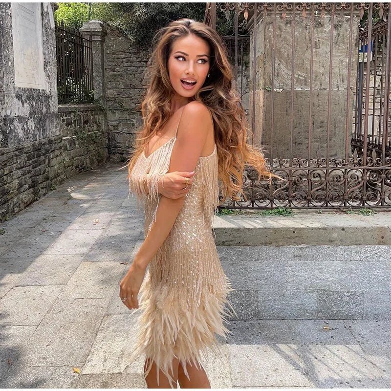 Meera - Rochie Scurtă de Petrecere Pene, Elegant & Atragător