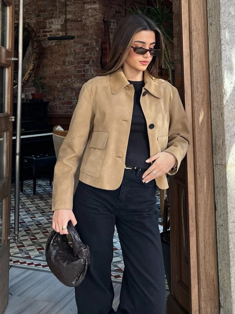 Lena – Jachetă scurtă din piele întoarsă cu închidere cu nasturi