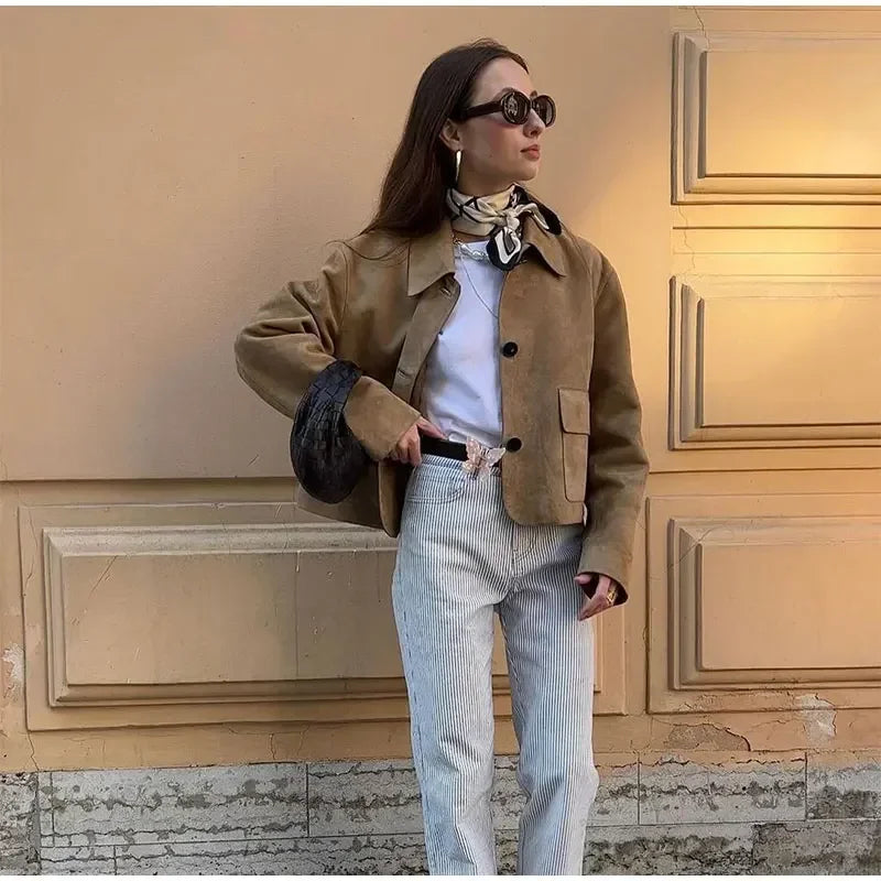 Lena – Jachetă scurtă din piele întoarsă cu închidere cu nasturi