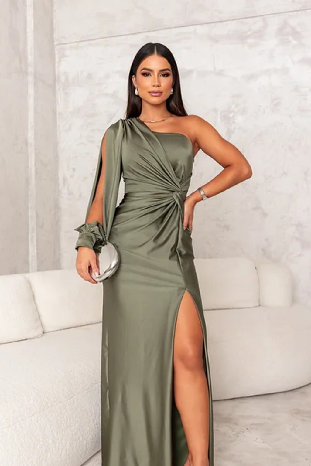 Florence – Rochie satinată cu un umăr gol, elegantă și rafinată