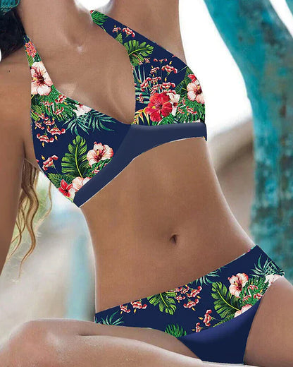 Aluna – Bikini Floral și Îndrăzneț