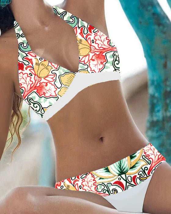 Aluna – Bikini Floral și Îndrăzneț
