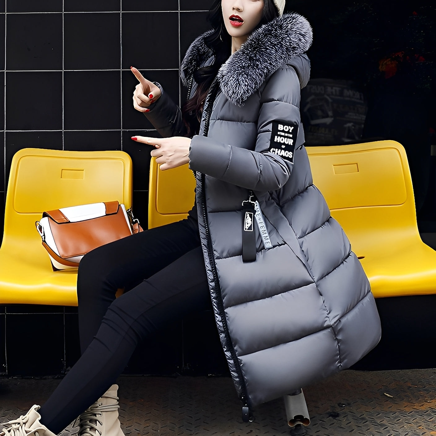 Rowina - Manta stilată, căptușită cu guler de blană pentru femei