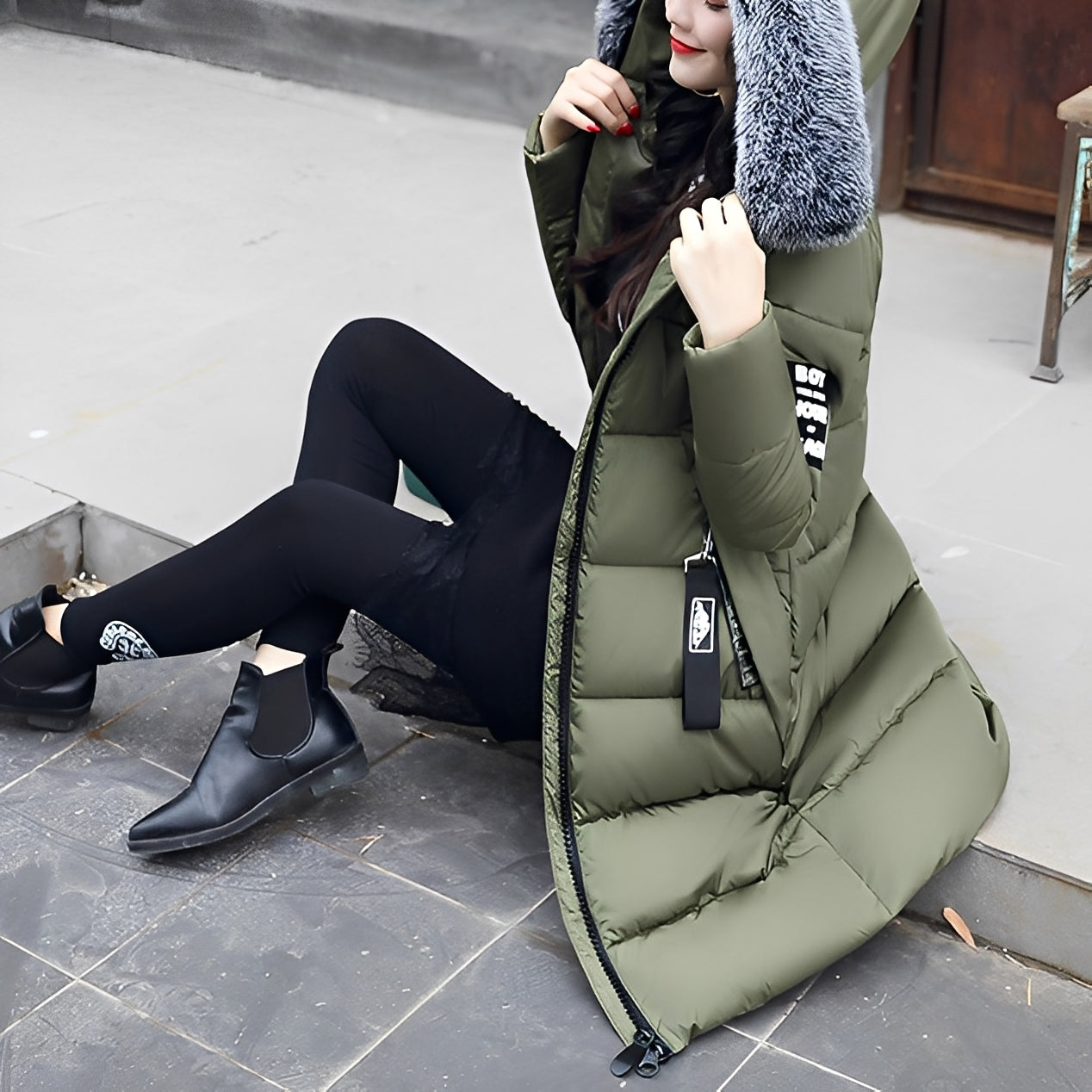 Rowina - Manta stilată, căptușită cu guler de blană pentru femei