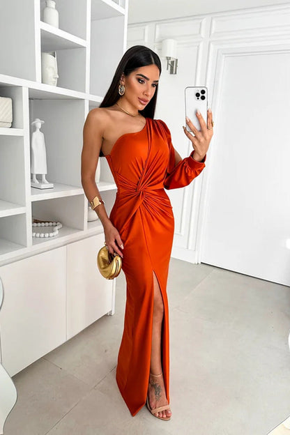 Florence – Rochie satinată cu un umăr gol, elegantă și rafinată