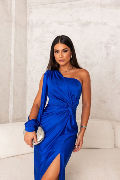 Florence – Rochie satinată cu un umăr gol, elegantă și rafinată