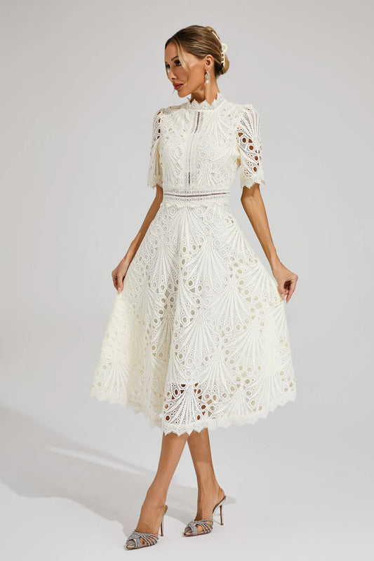 Pierre - Rochie midi dantelă și rafinament