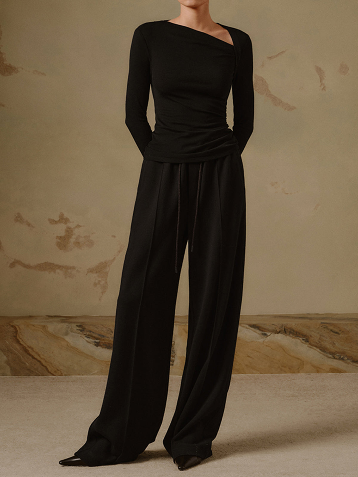 Selina – Bluză Asimetrică cu Mâneca Lungă