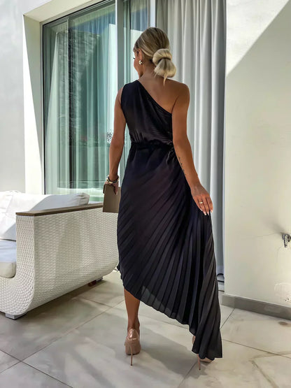 Agatha - Rochie elegantă cu pliuri și accent pe umeri