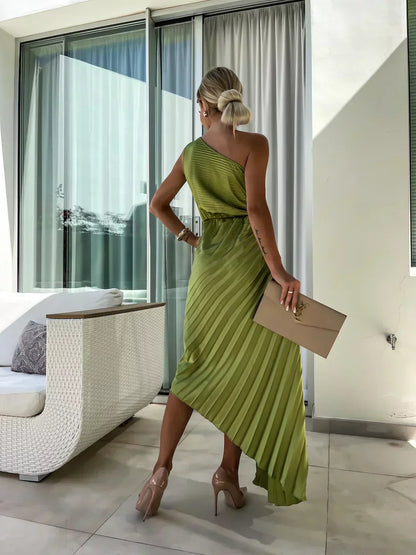 Agatha - Rochie elegantă cu pliuri și accent pe umeri