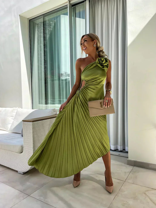 Agatha - Rochie elegantă cu pliuri și accent pe umeri