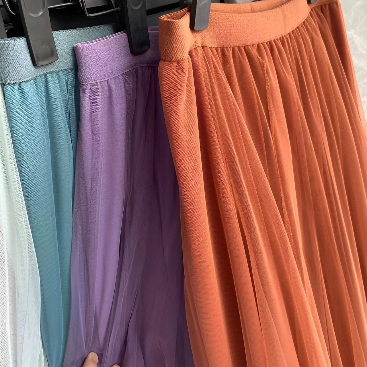 Kelly - Fustă midi lejeră din țesătură plisată pentru femei