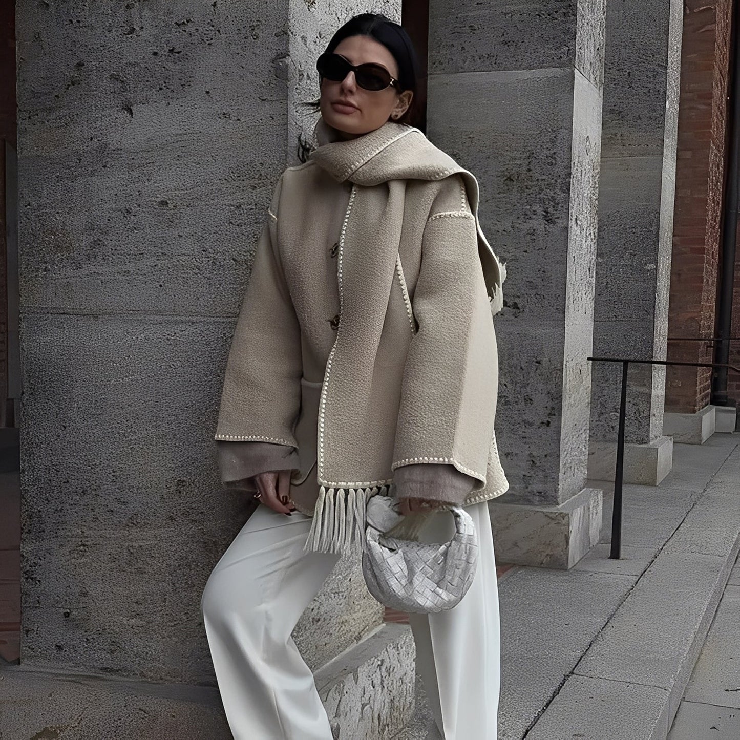Amilia - Stilată, lejeră jachetă de lână cu eșarfă pentru femei
