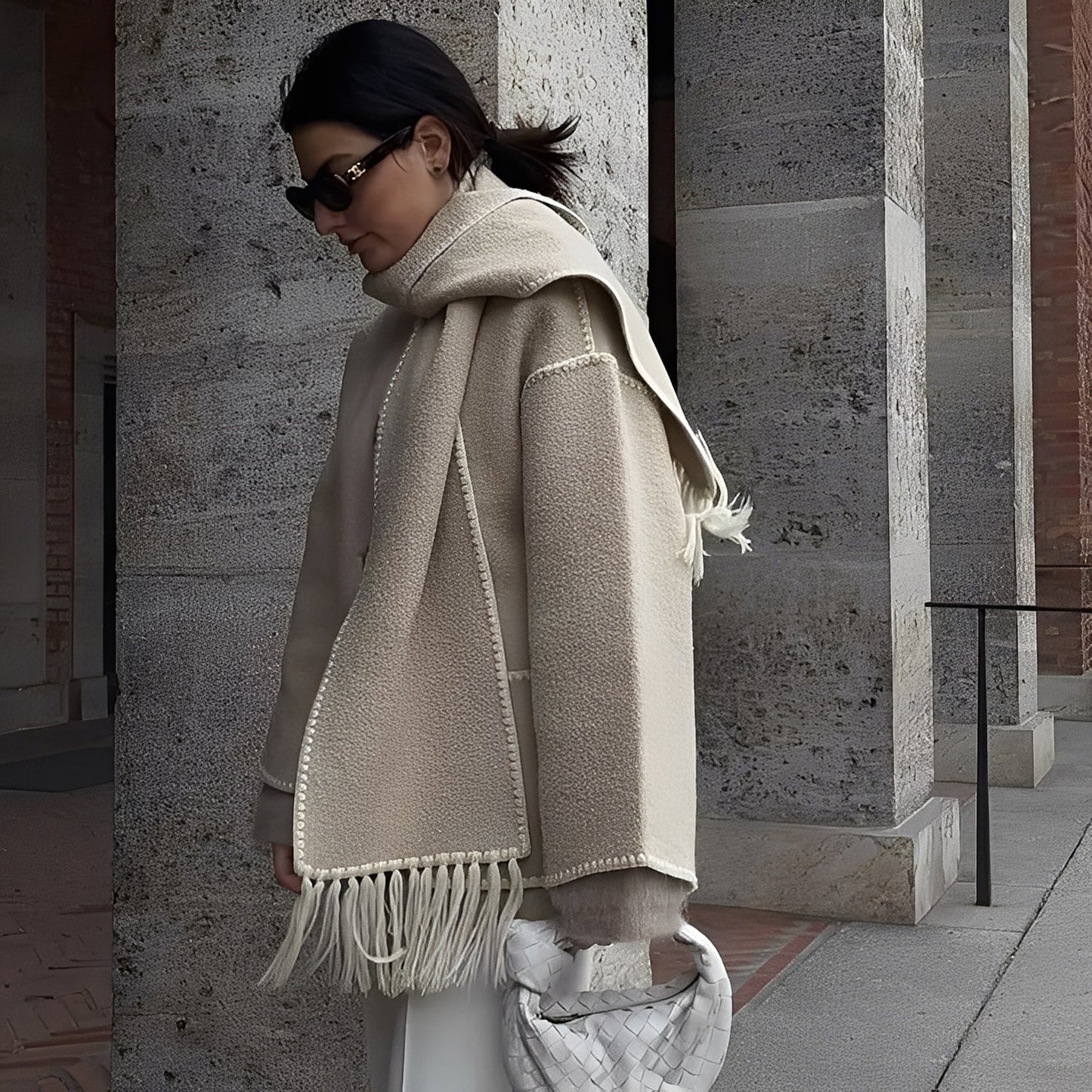 Amilia - Stilată, lejeră jachetă de lână cu eșarfă pentru femei